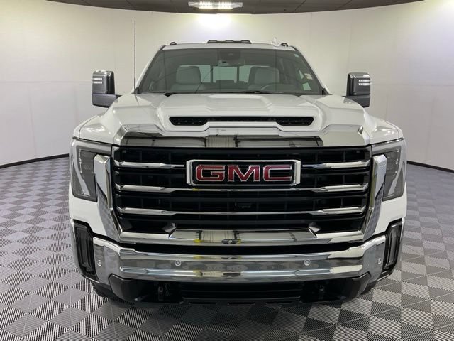 Used 2025 GMC Sierra 2500 SLT w/ SLT Convenience Package AWD/4WD image 2