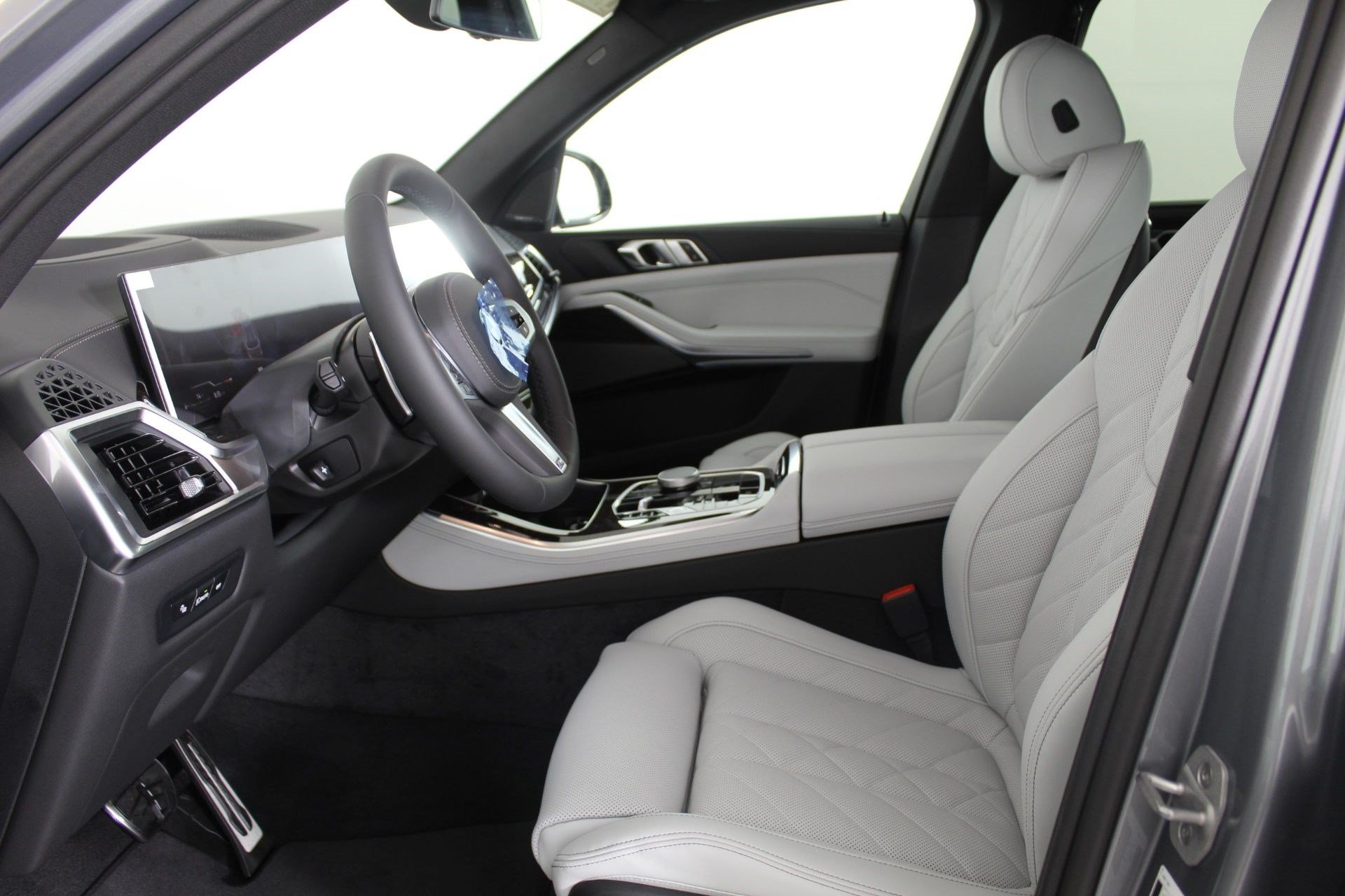 Used 2026 BMW X5 xDrive40i w/ M Sport Package AWD/4WD image 24