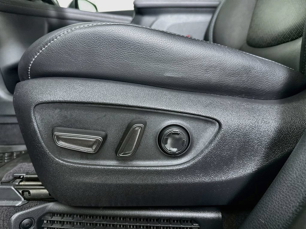 Used 2023 Toyota Sienna XSE AWD/4WD image 21
