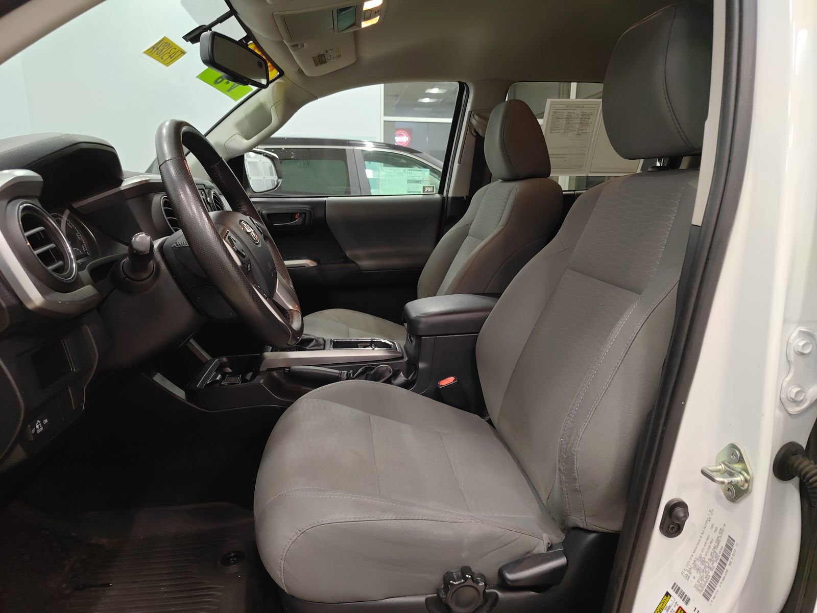 Used 2017 Toyota Tacoma SR5 image 10