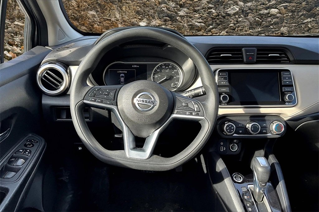 Used 2021 Nissan Versa SV image 5