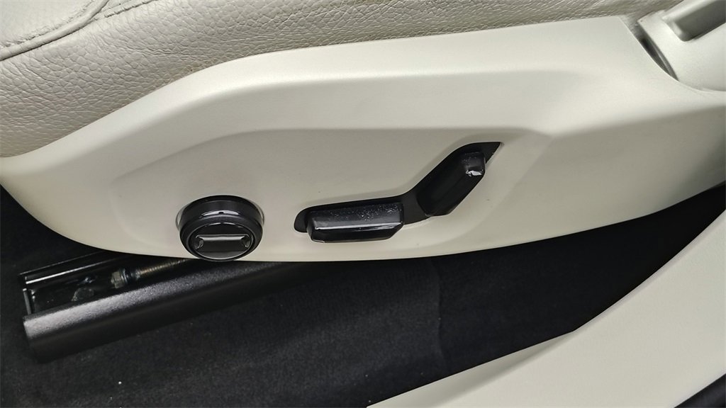 Certified 2024 Volvo XC90 T8 Plus w/ Protection Package Premier image 11