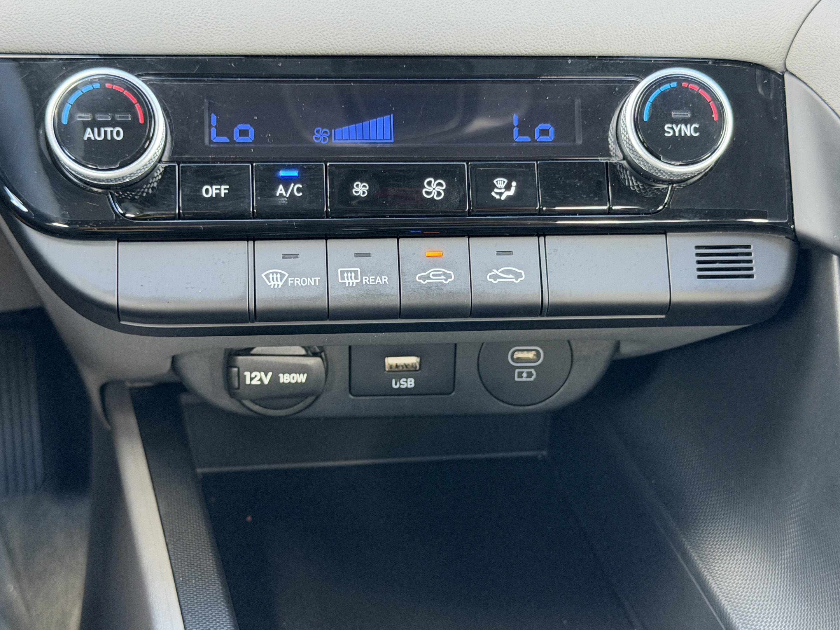 Certified 2024 Hyundai Elantra SEL FWD image 22