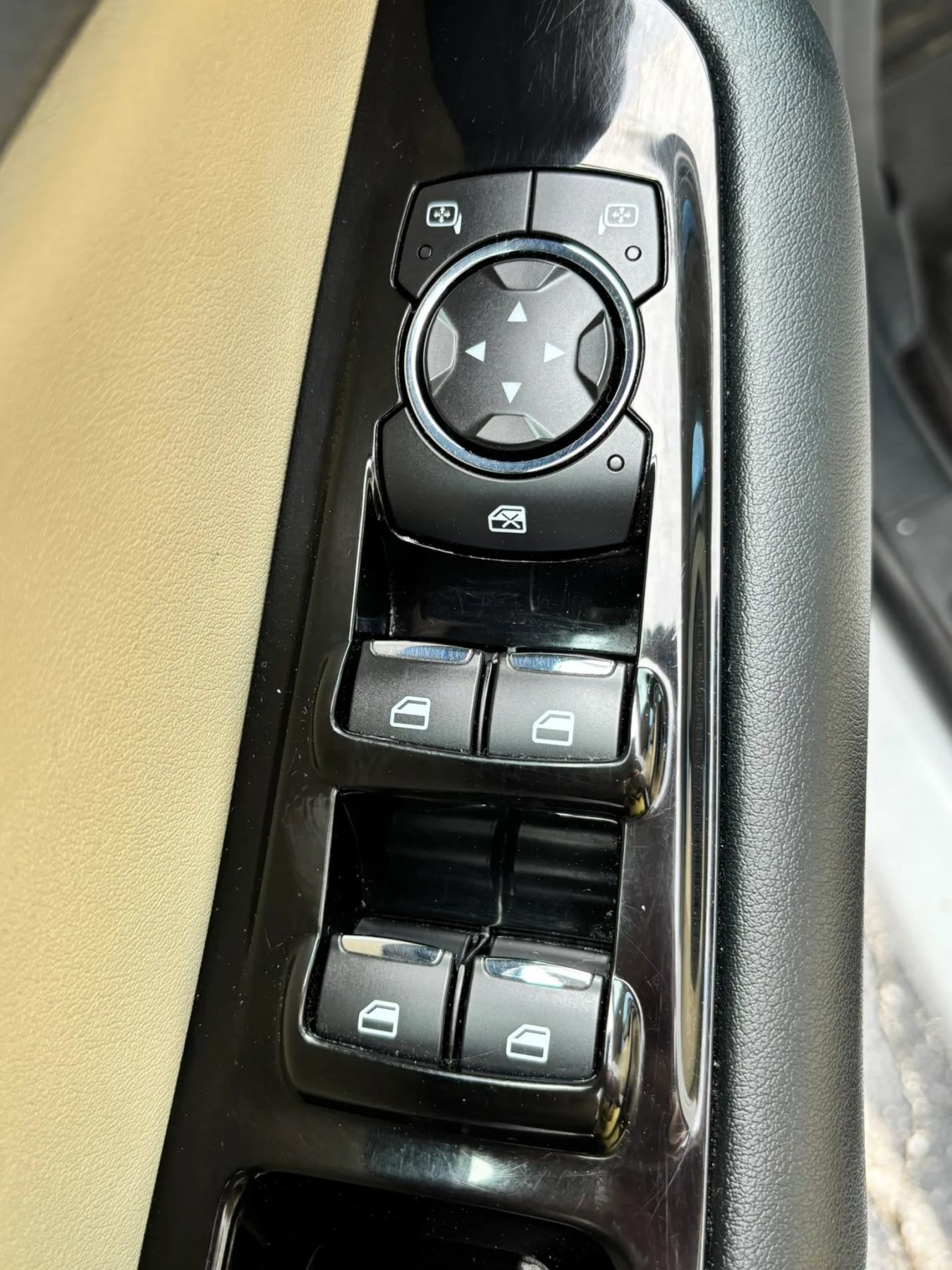 Used 2019 Ford Edge SEL w/ Equipment Group 201A AWD/4WD image 14