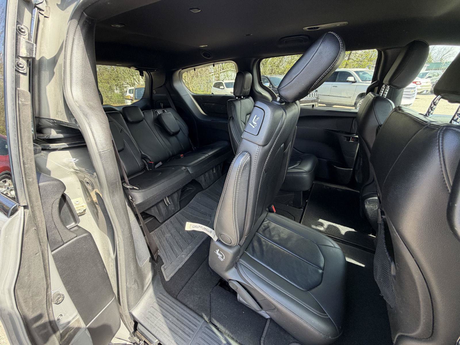 Used 2021 Chrysler Pacifica Touring-L w/ S Appearance Package AWD/4WD image 26