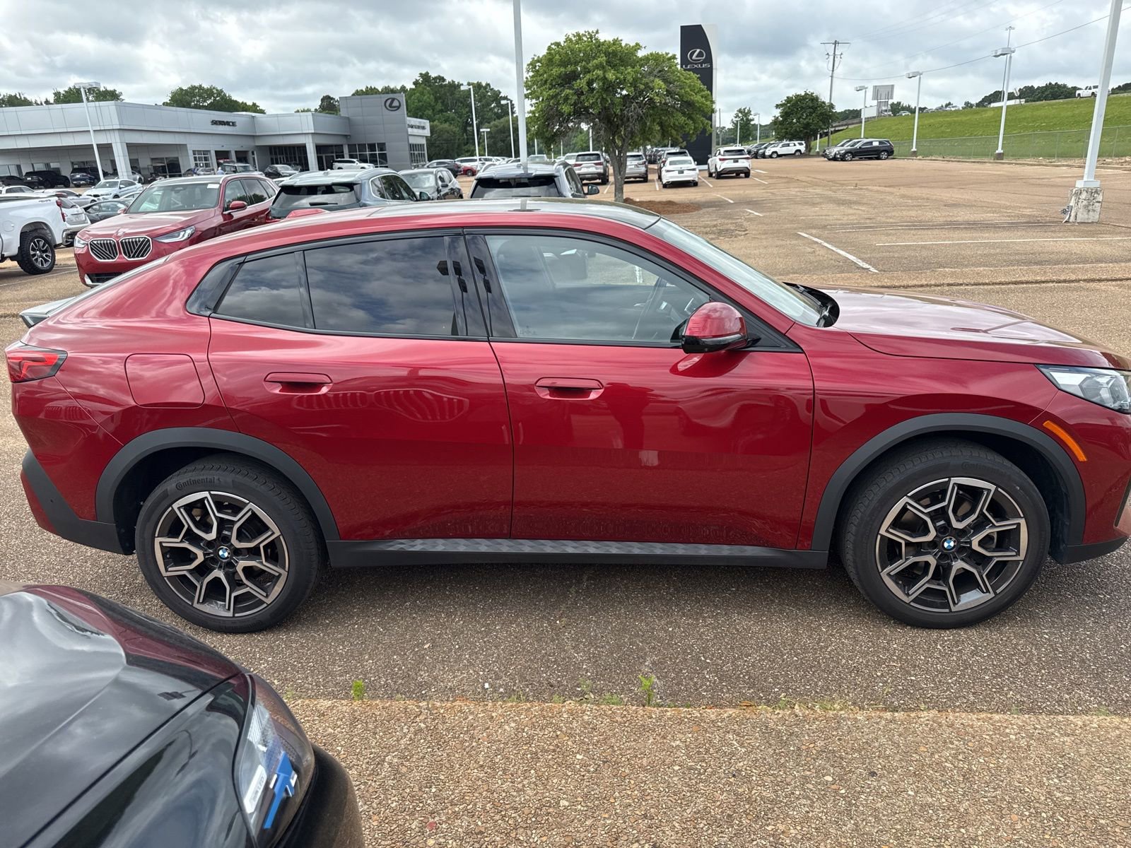 Used 2024 BMW X2 xDrive28i AWD/4WD image 4