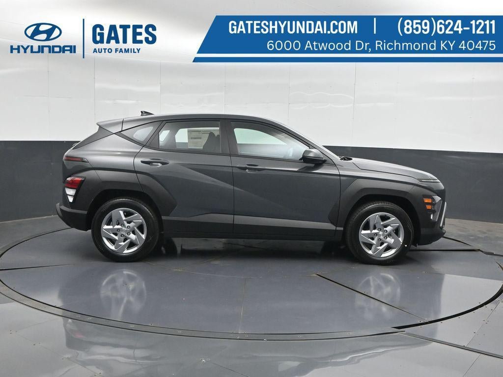New 2027 Hyundai Kona SE FWD image 3