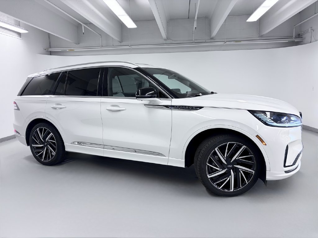 Used 2026 Lincoln Aviator Black Label w/ Dynamic Handling Package AWD/4WD image 8
