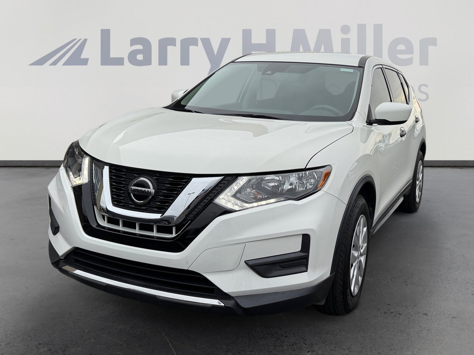 Used 2019 Nissan Rogue S image 1