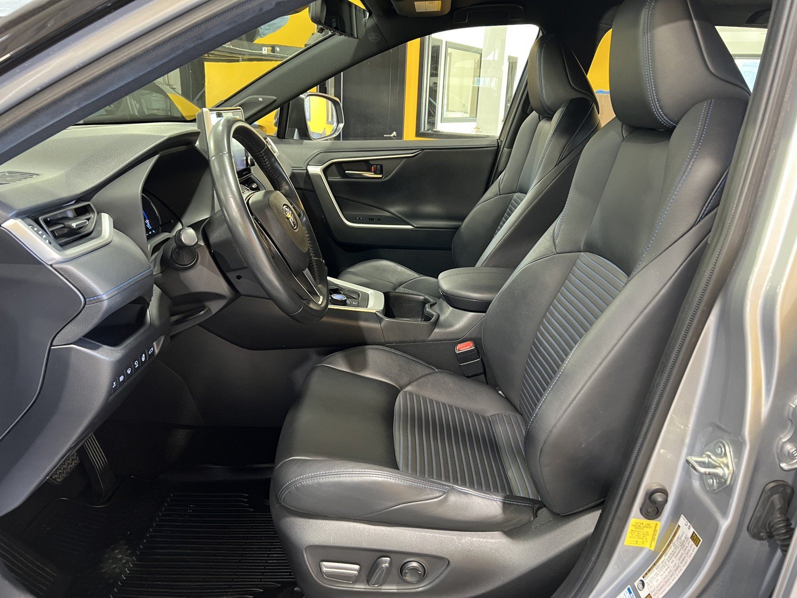Used 2022 Toyota RAV4 XSE AWD/4WD image 15
