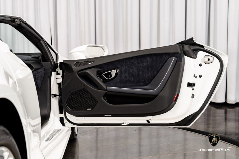 Used 2024 Lamborghini Huracan EVO image 42