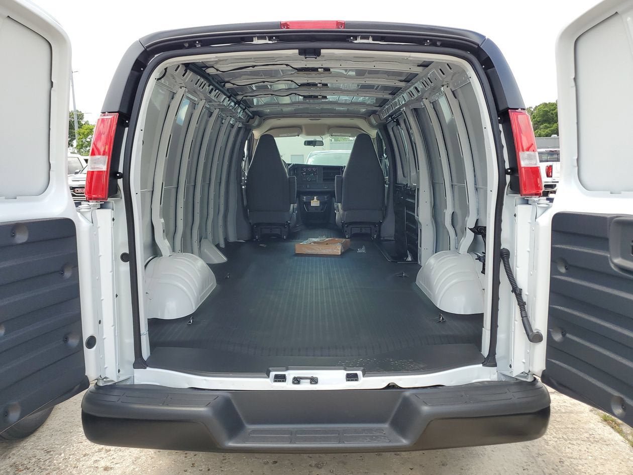 New 2026 GMC Savana 2500 Extended RWD image 9