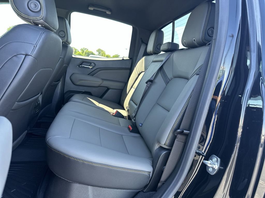 Used 2025 Chevrolet Colorado ZR2 w/ Technology Package AWD/4WD image 28
