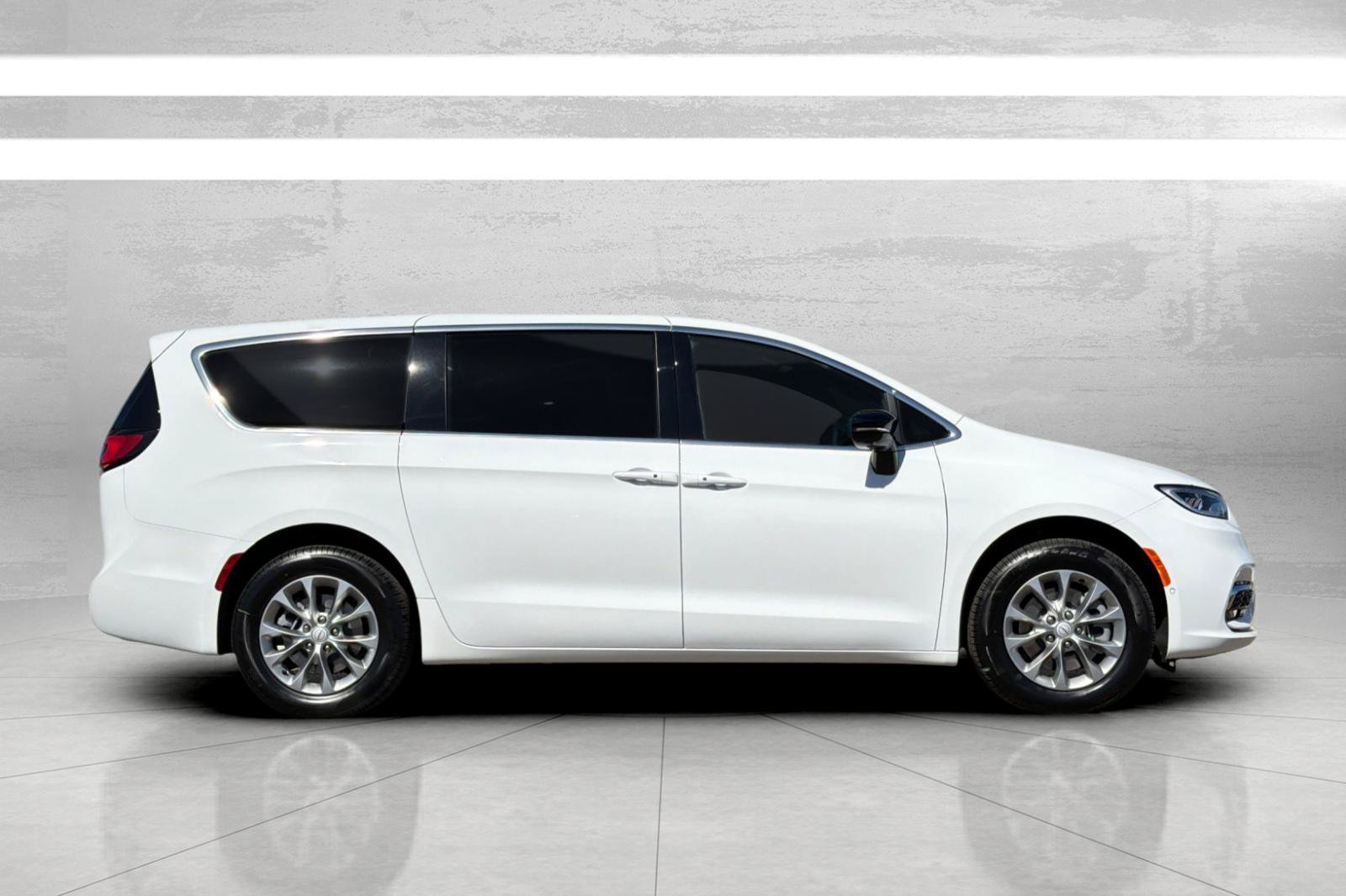 New 2026 Chrysler Pacifica Select AWD/4WD image 4