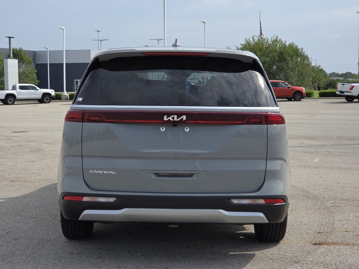 Used 2024 Kia Carnival EX FWD image 16
