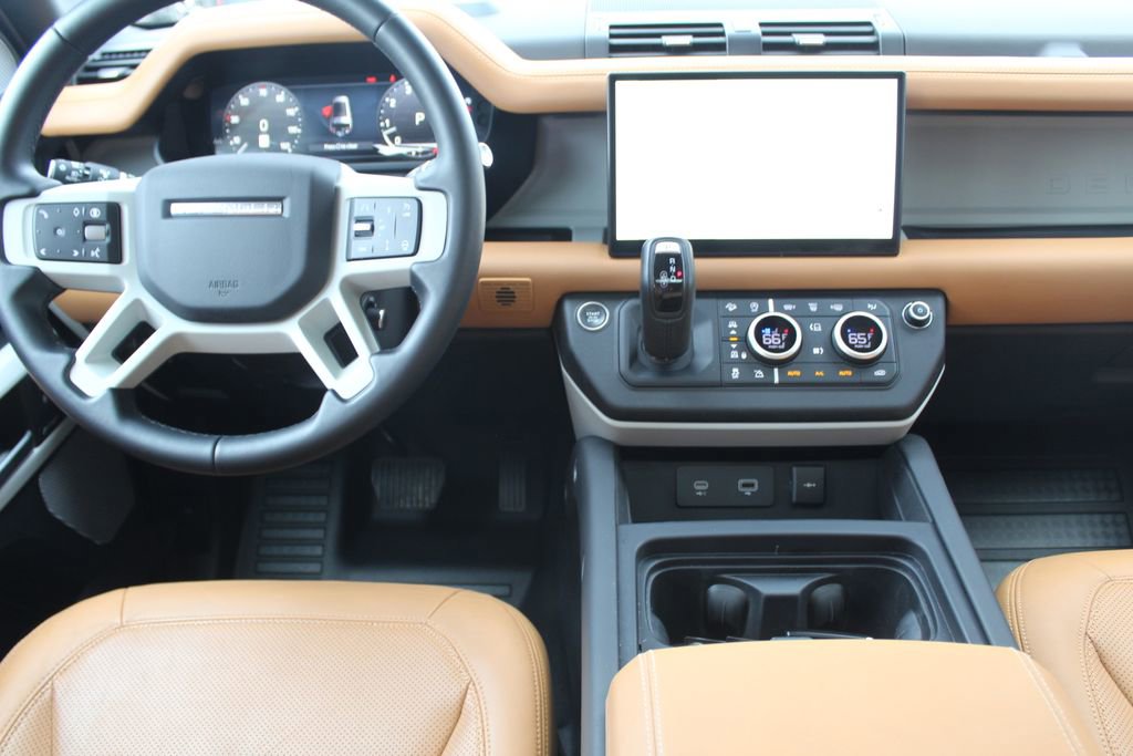 Used 2024 Land Rover Defender 130 S image 4