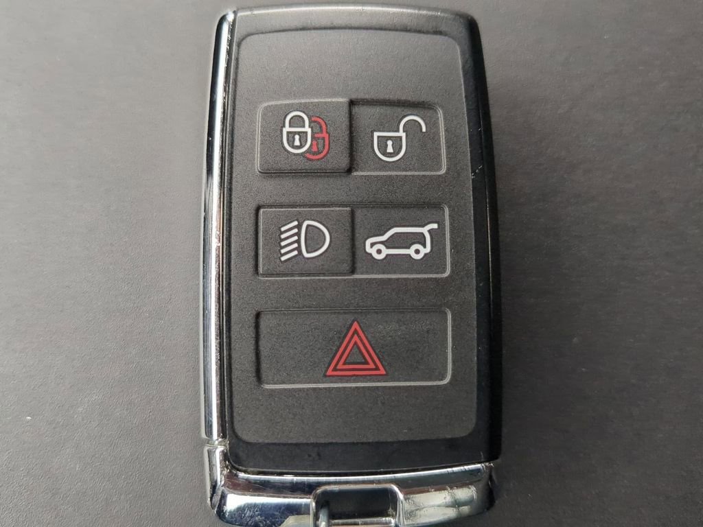 Used 2024 Land Rover Defender 110 S image 30