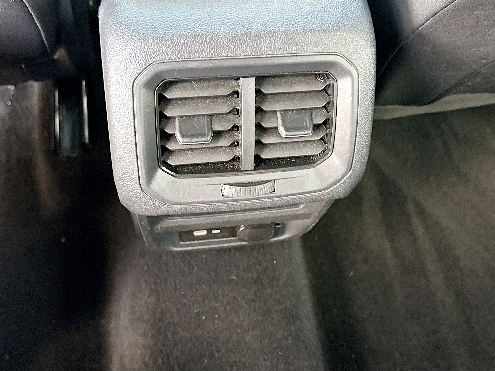 Used 2023 Volkswagen Tiguan SE R-Line image 17