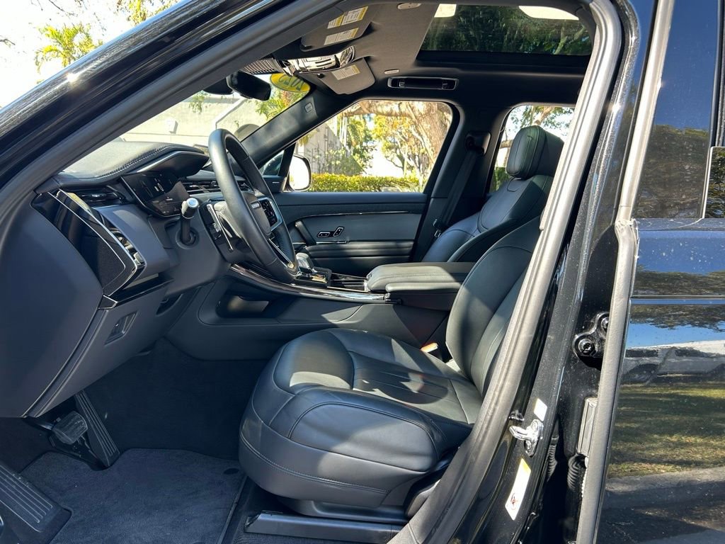 Used 2025 Land Rover Range Rover Sport SE image 16