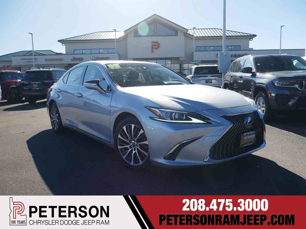 Used 2019 Lexus ES 300h w/ Premium Package