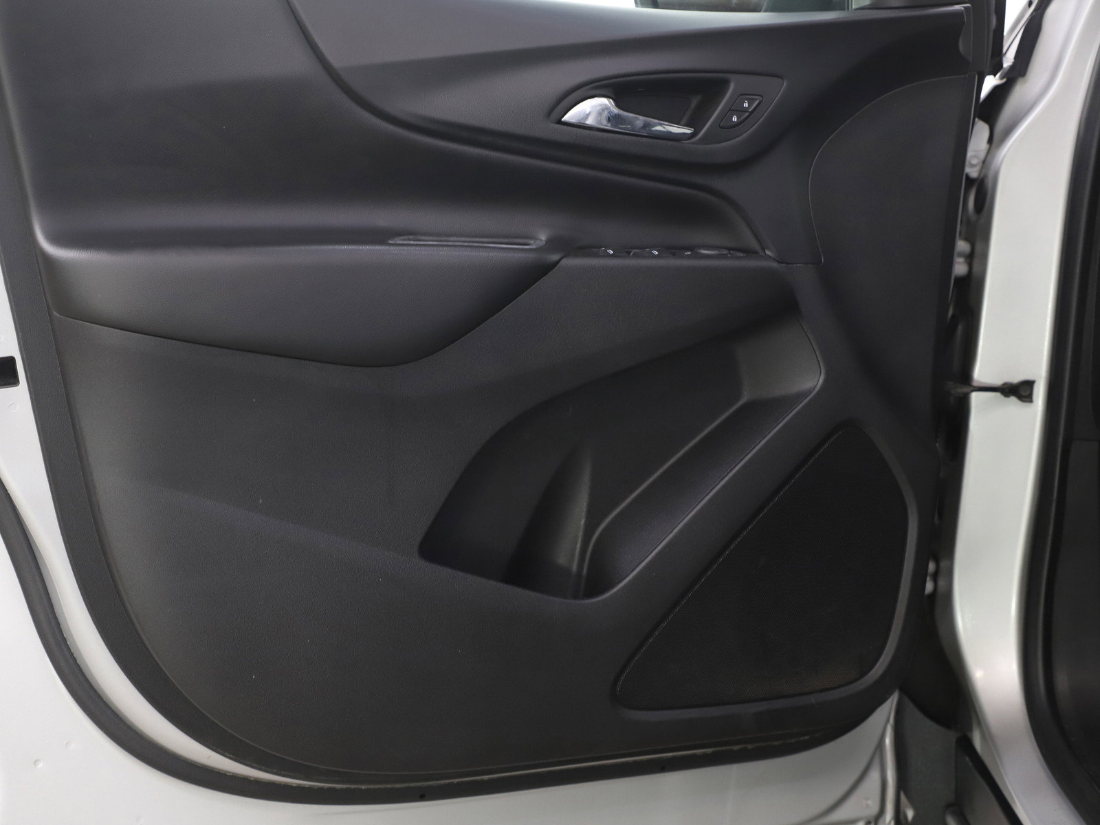 Used 2020 Chevrolet Equinox LT image 18