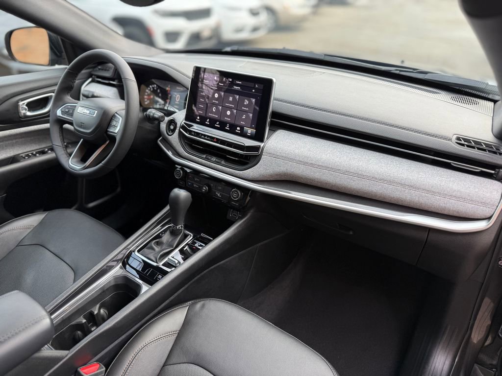 Used 2023 Jeep Compass Latitude image 13