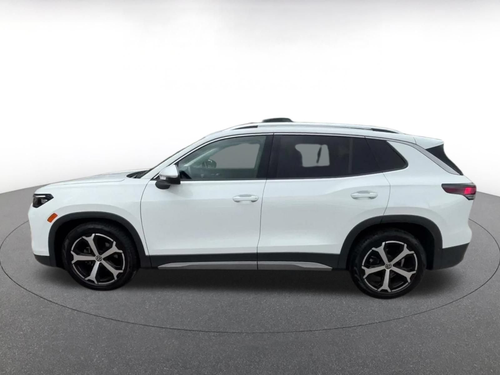 Used 2026 Volkswagen Tiguan SE FWD image 8