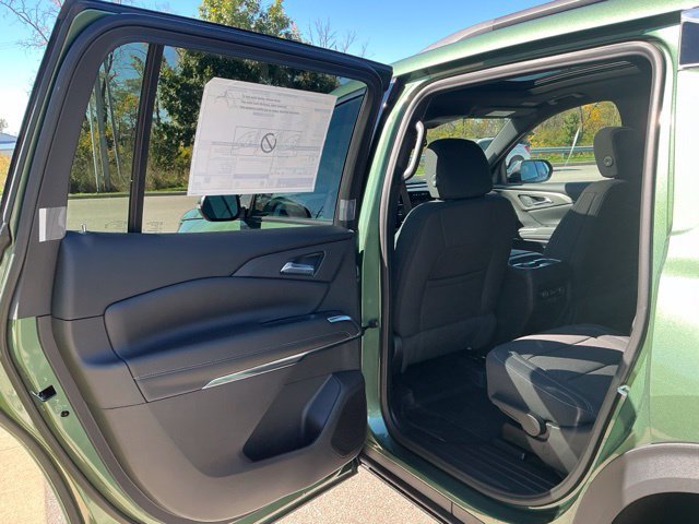 New 2027 Chevrolet Traverse LT w/ Sun and Wheel Package AWD/4WD image 16