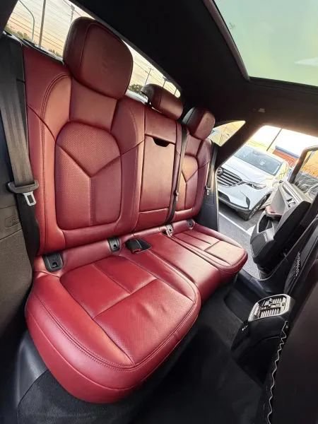 Used 2023 Porsche Macan AWD/4WD image 23
