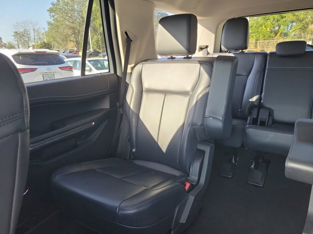 Used 2023 Ford Expedition XLT image 4