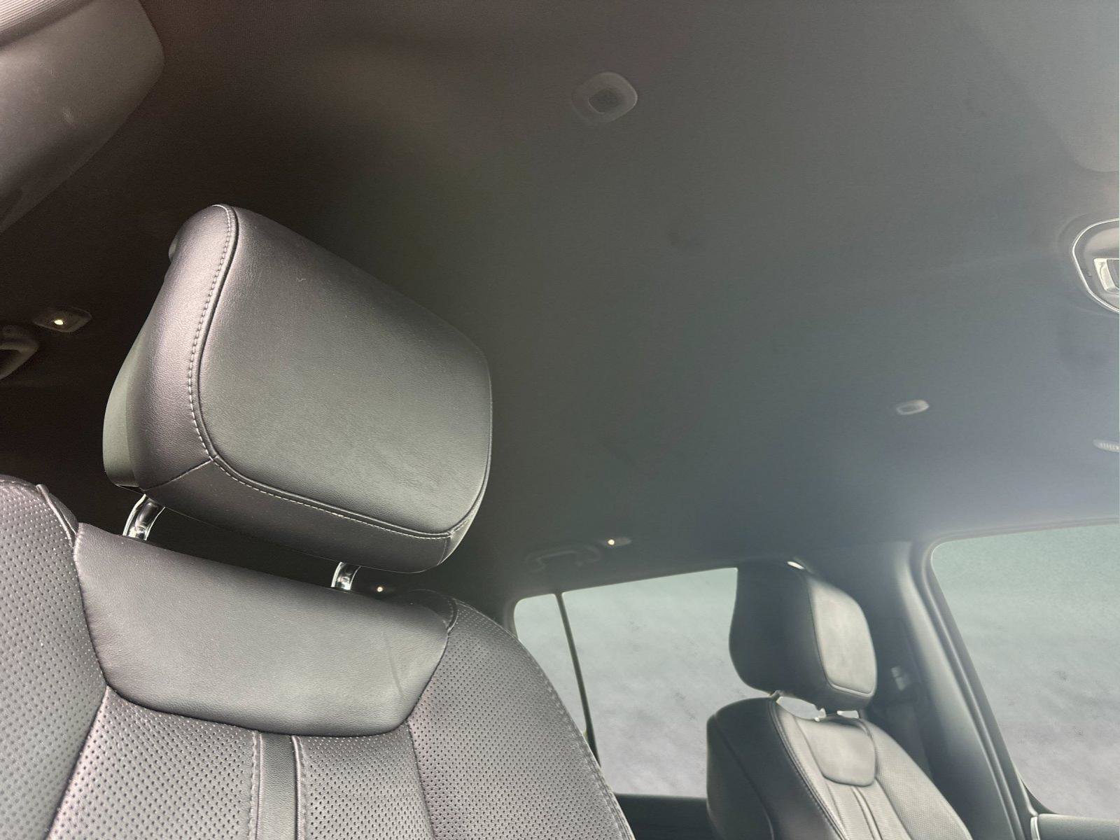Certified 2024 Jeep Wagoneer Series II w/ Flexible Seating Group AWD/4WD image 18