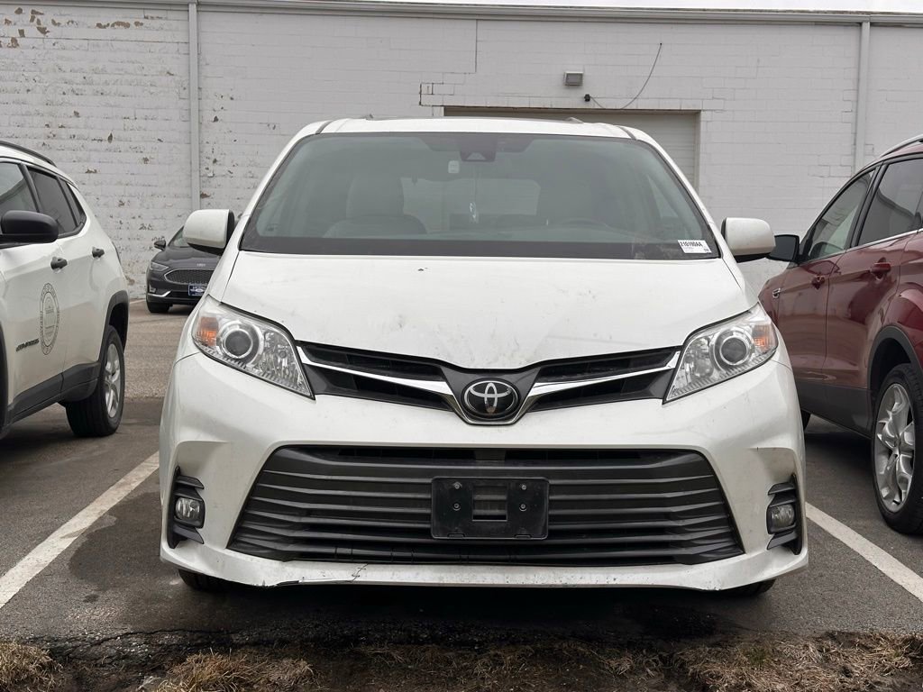 Used 2018 Toyota Sienna XLE w/ Carpet Mat Package FWD image 6