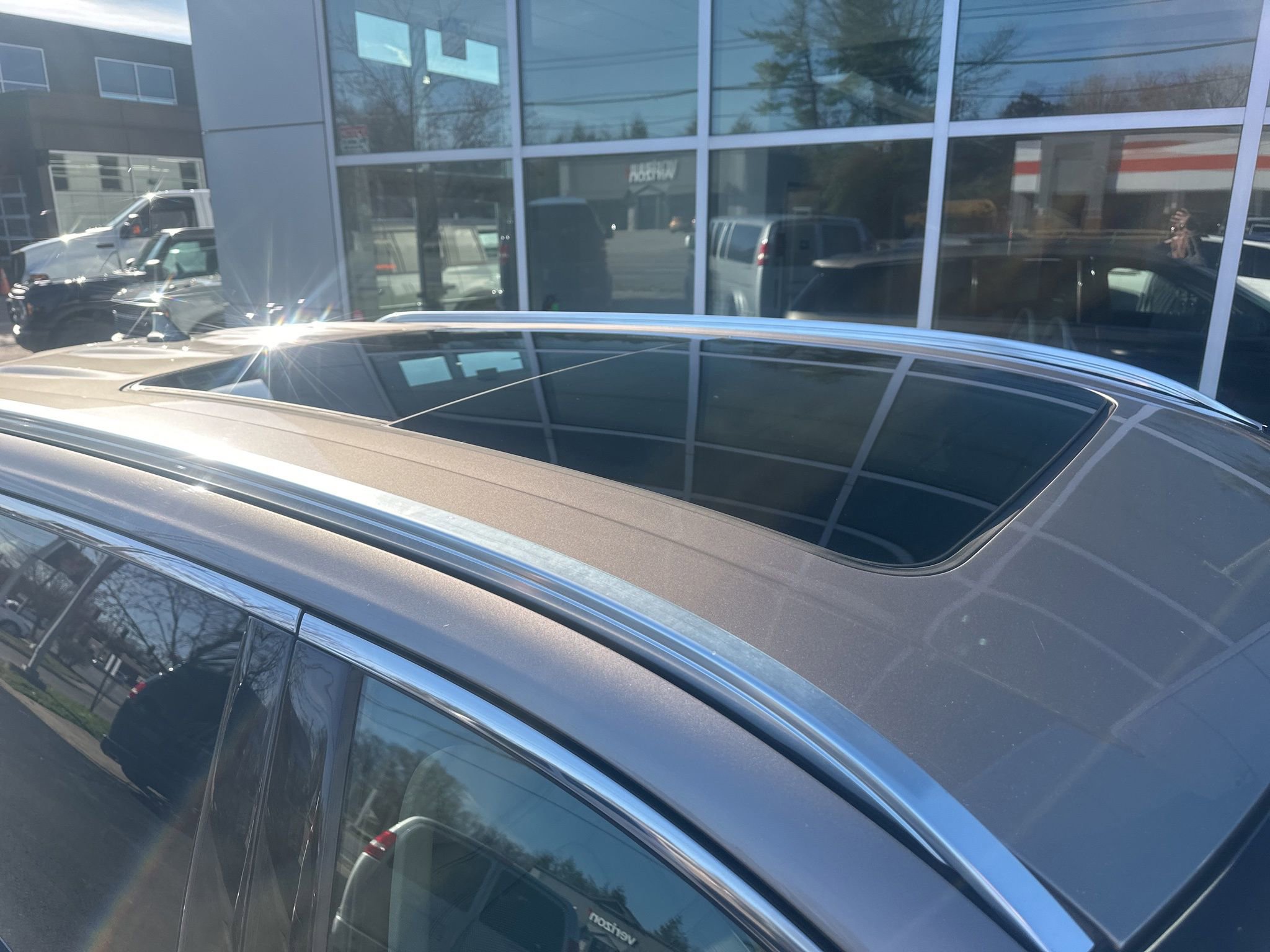 Used 2020 Lincoln Aviator Reserve w/ Equipment Group 201A image 9