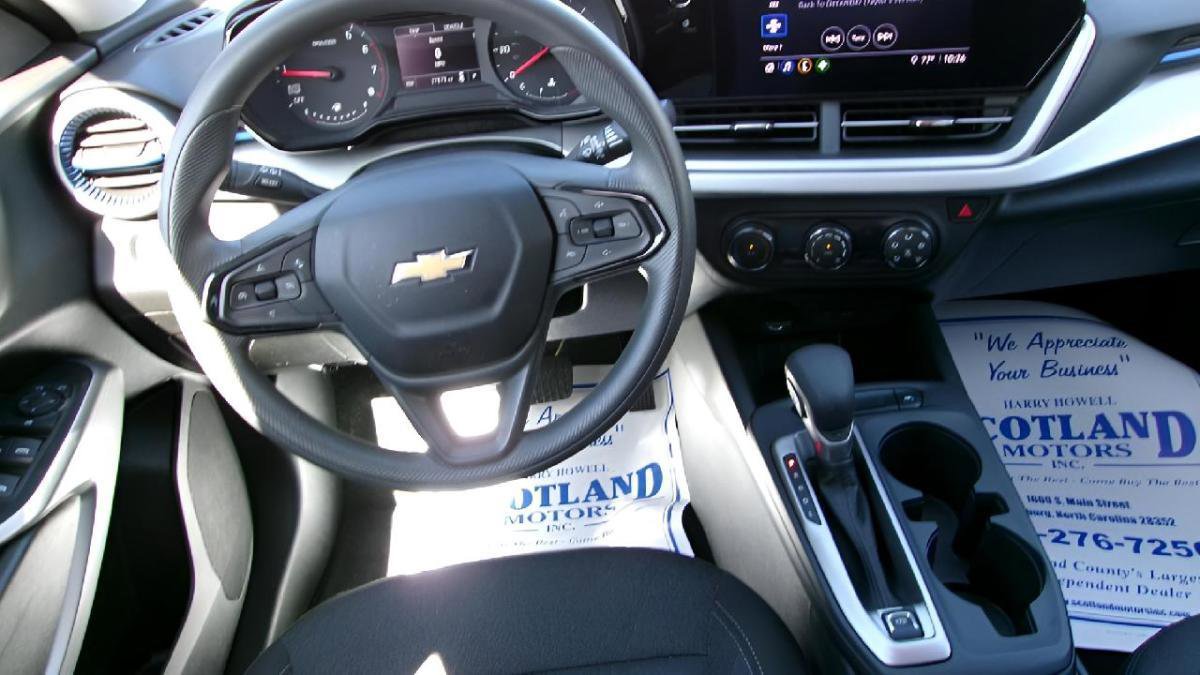 Used 2025 Chevrolet Trax LS image 11