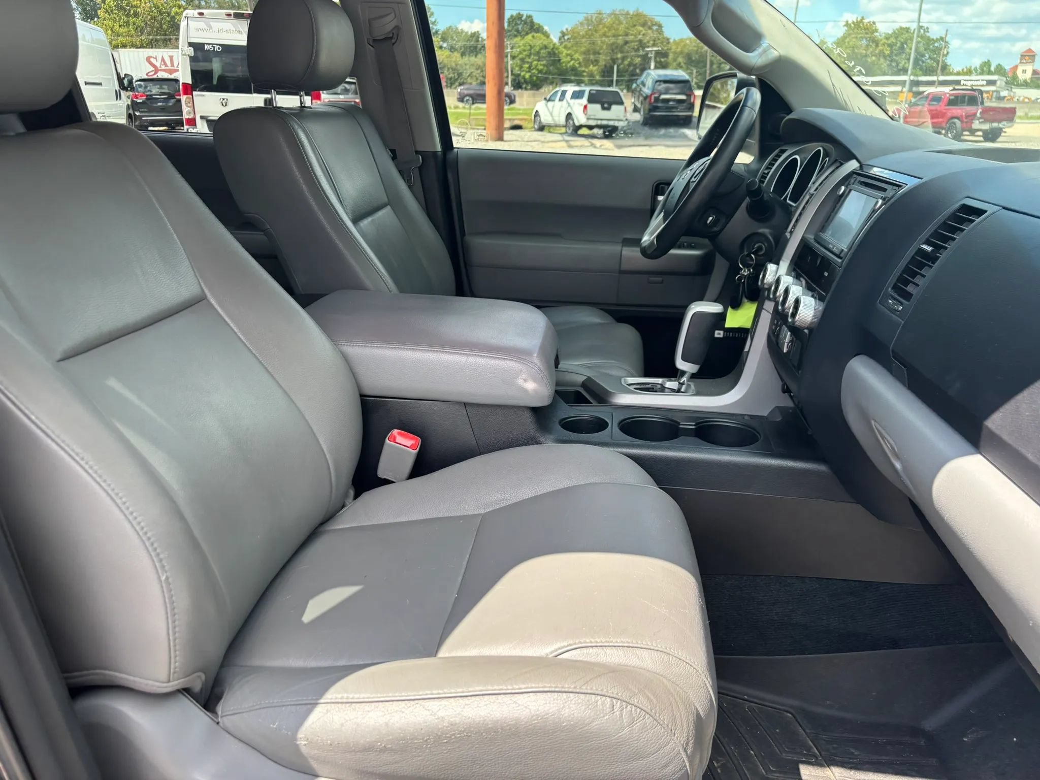 Used 2014 Toyota Sequoia Limited AWD/4WD image 19