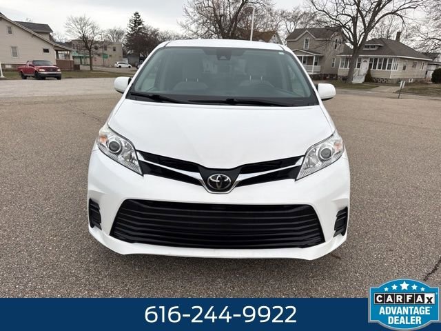 Used 2018 Toyota Sienna LE image 2