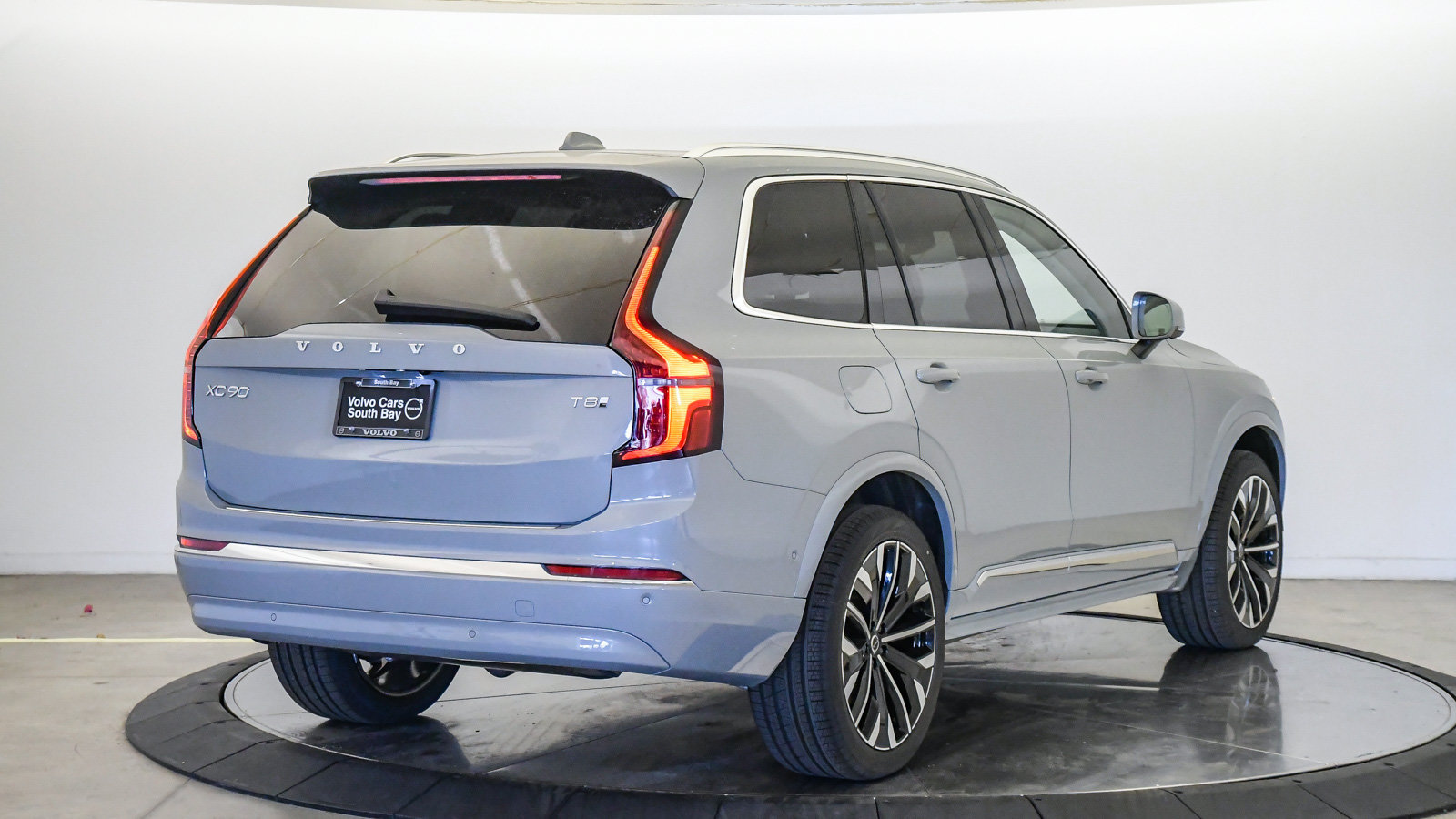 New 2026 Volvo XC90 T8 Plus w/ Protection Package AWD/4WD image 3