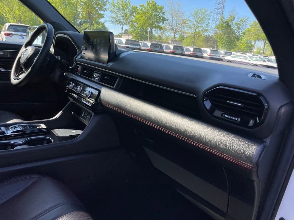 Certified 2025 Honda Pilot Black Edition image 36