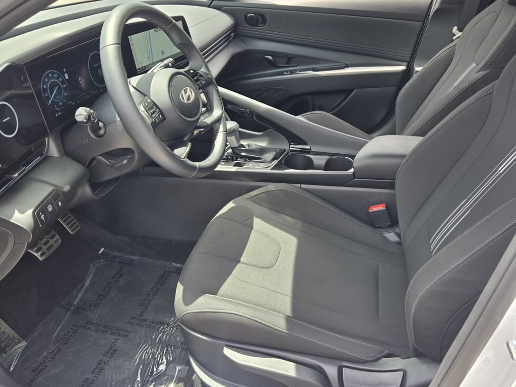 Certified 2025 Hyundai Elantra SEL w/ Cargo Package FWD image 10