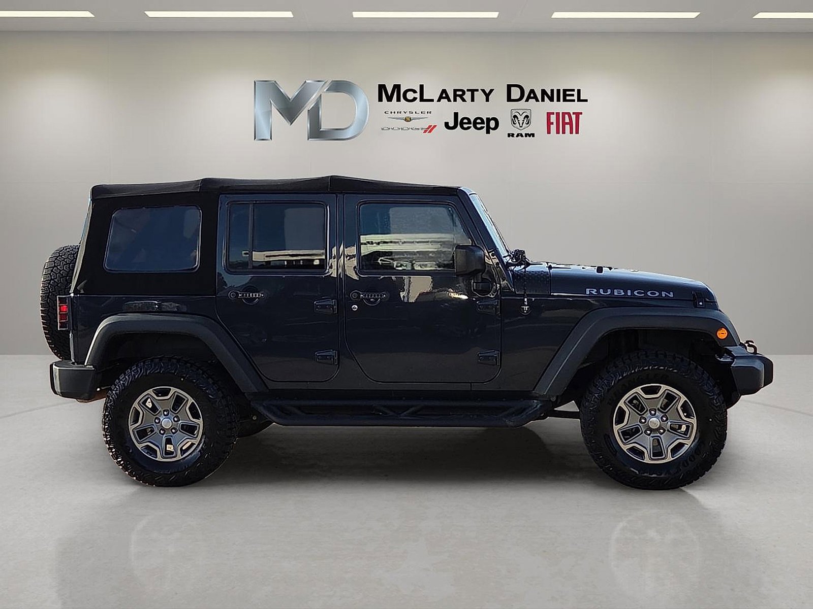 Used 2017 Jeep Wrangler Unlimited Rubicon w/ Connectivity Group image 6