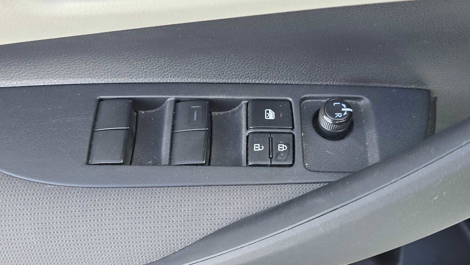 Used 2021 Toyota Corolla LE FWD image 22