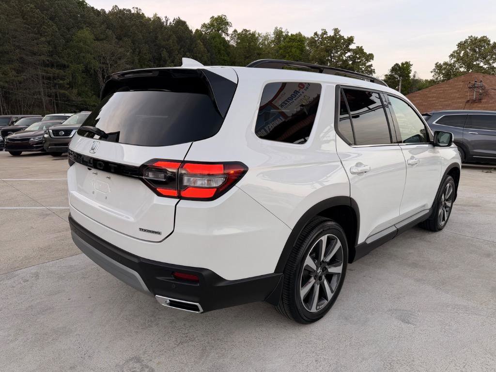 Used 2025 Honda Pilot Touring image 18
