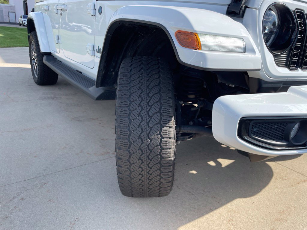 Used 2024 Jeep Wrangler High Altitude AWD/4WD image 17