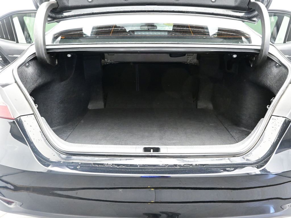 Used 2019 Toyota Camry LE image 11
