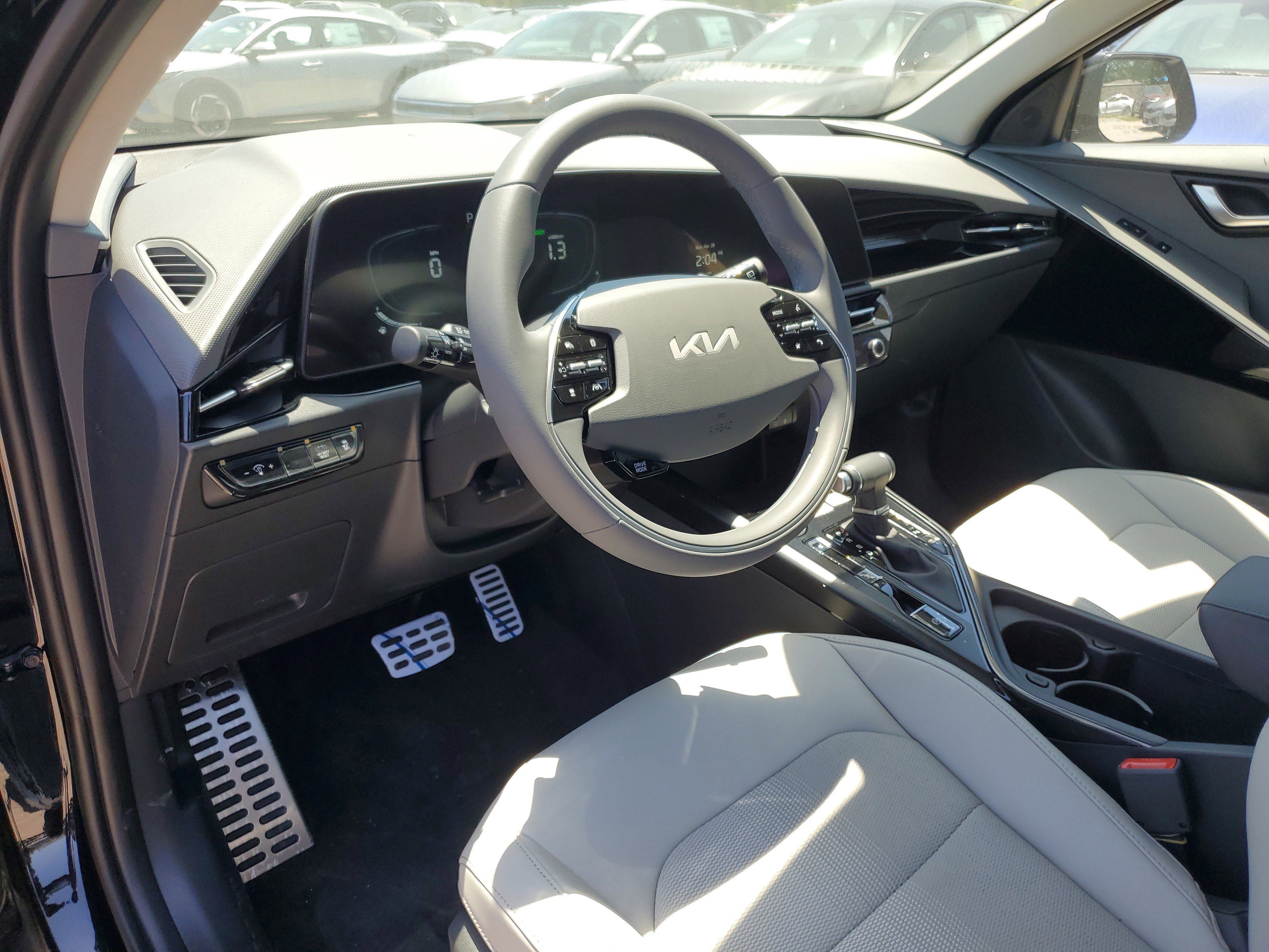 New 2025 Kia Niro EX Touring image 13