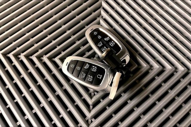 Used 2023 Hyundai Palisade Calligraphy image 10