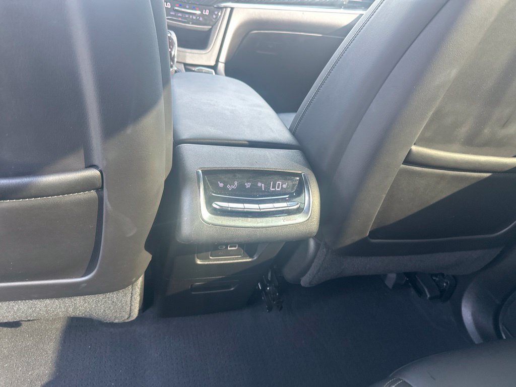 Used 2022 Cadillac XT6 Premium Luxury w/ Technology Package FWD image 35