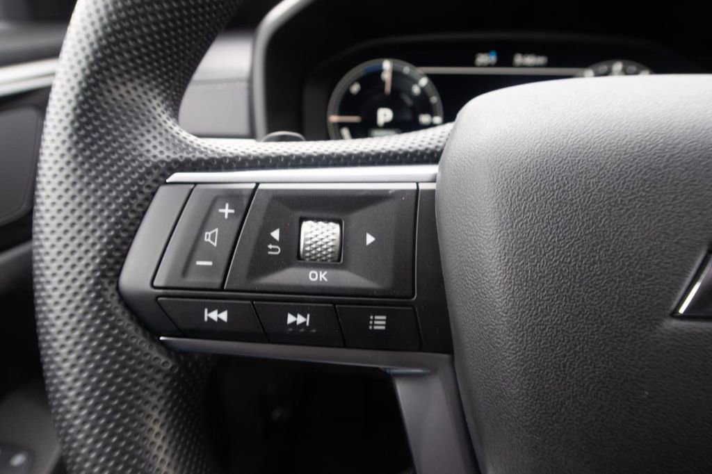 New 2025 Mitsubishi Outlander ES image 29