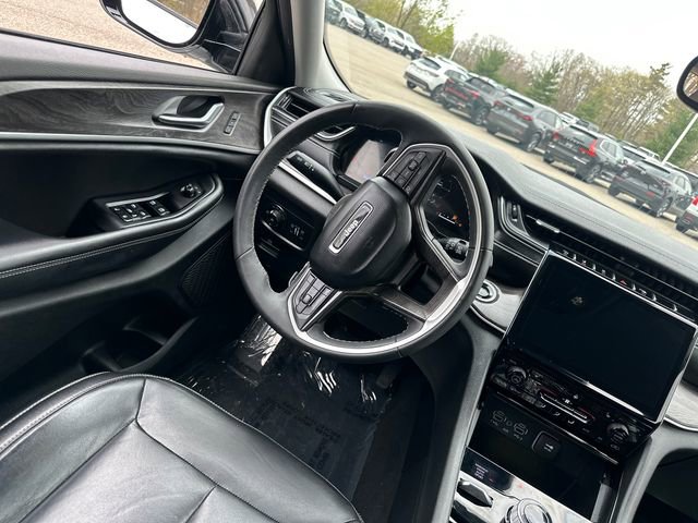 Used 2023 Jeep Grand Cherokee L Limited w/ Black Appearance Package AWD/4WD image 22