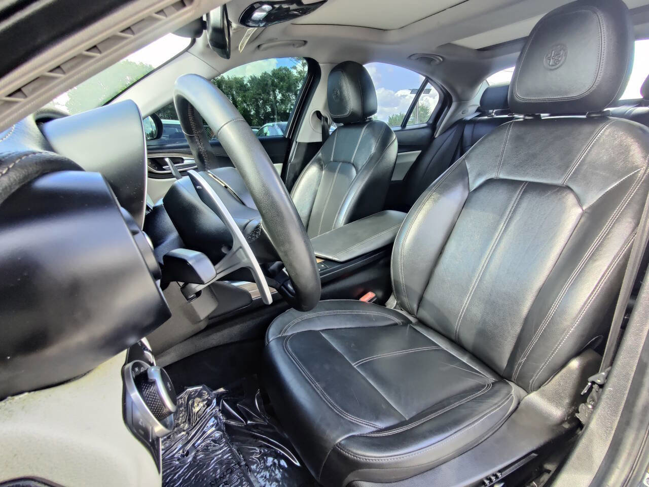 Used 2018 Alfa Romeo Giulia Ti w/ TI Performance Package image 9